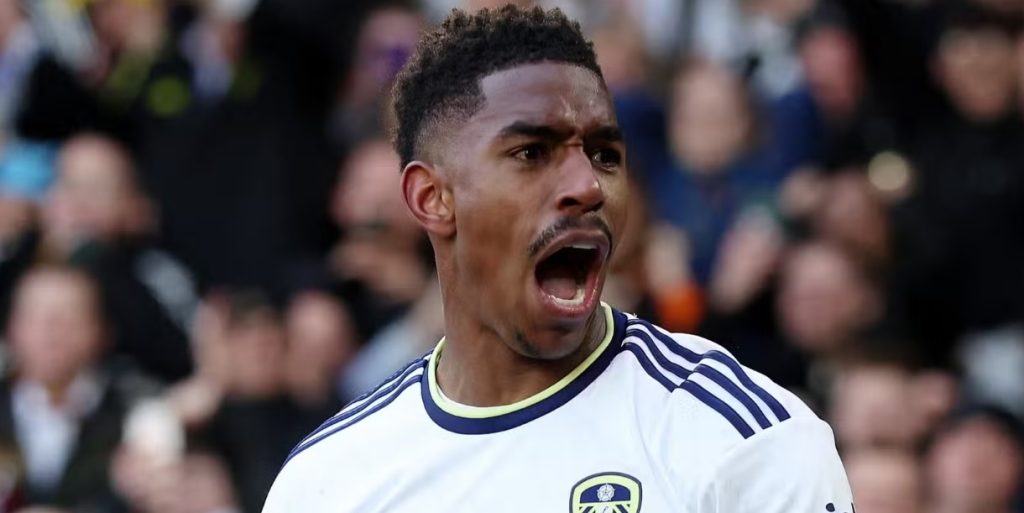 Tin chuyển nhượng Leeds United: Junior Firpo có thể rời đội vào mùa hè này