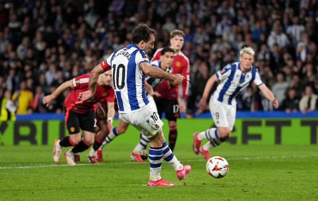 Kết quả trận đấu Real Sociedad đấu với Man Utd - Fernandes mắc lỗi trong vòng cấm