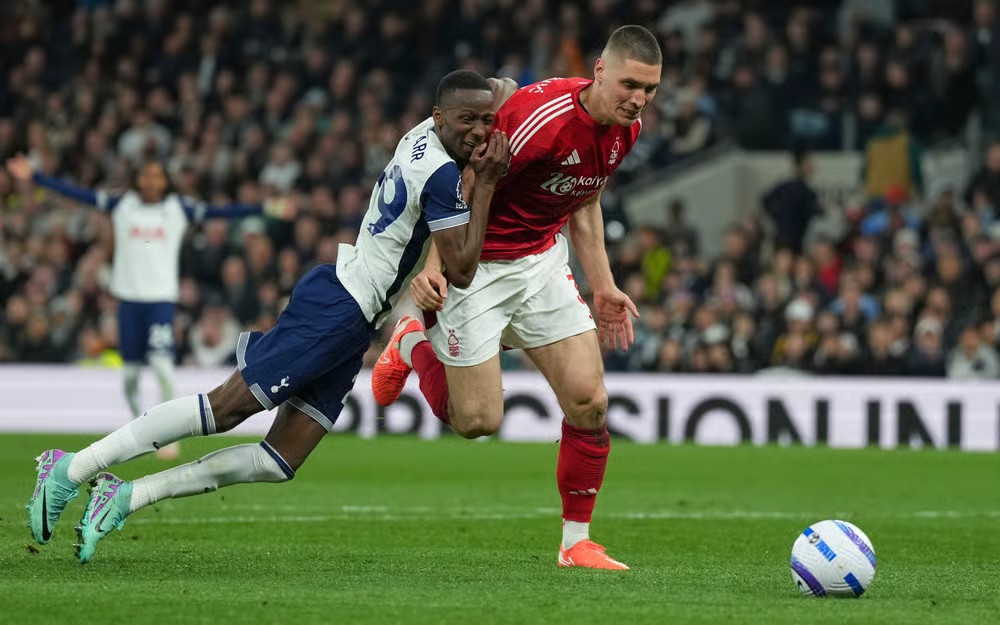 Kết quả trận đấu Nottingham vs Tottenham 22/4: Nottingham chiến thắng 2-1 trước Tottenham Kết quả trận đấu Nottingham vs Tottenham 22/4: Nottingham chiến thắng 2-1 trước Tottenham