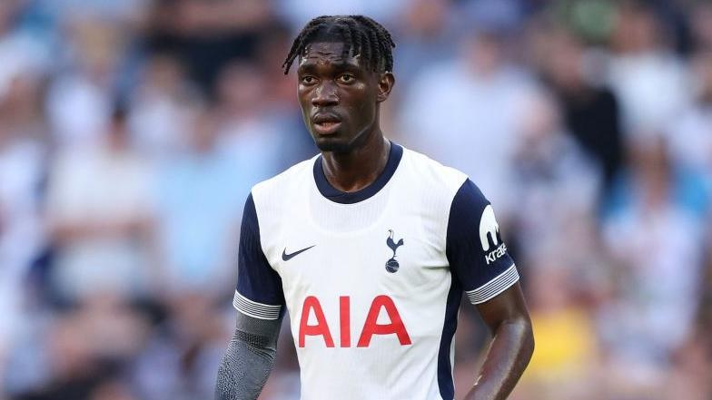 Tin bóng đá hôm nay 14/4: Yves Bissouma gặp làn sóng chỉ trích sau trận thua của Tottenham